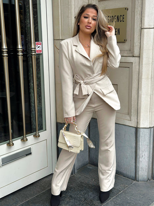 Tailleur Beige ceinturé